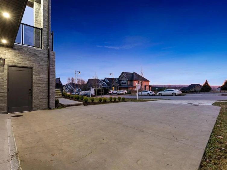 16611 Bell Road, Surrey, BC, V3S 1H7 - 2