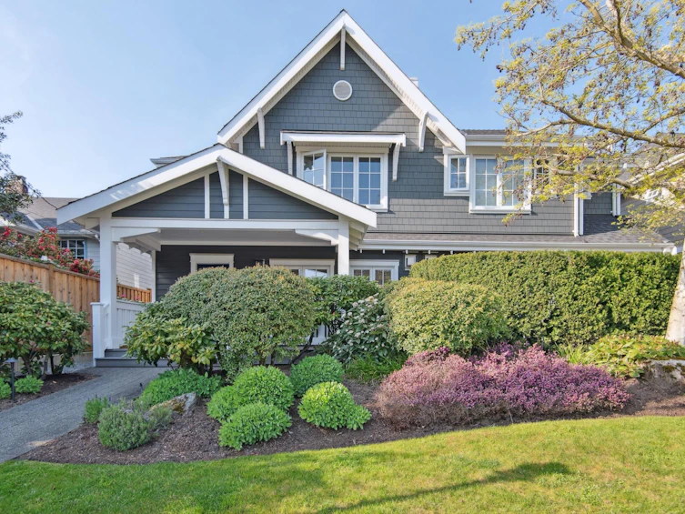 2075 Esquimalt Avenue, West Vancouver, BC, V7V 1S3
