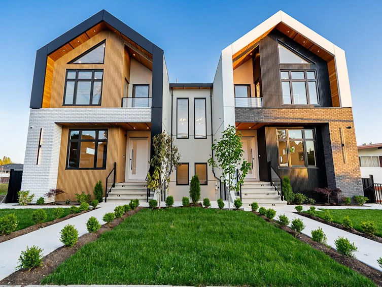 B-5280 Venables Street, Burnaby, BC, V5B 1Y1