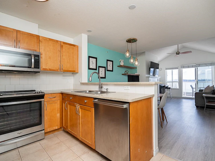 409-365 E 1st Street, North Vancouver, BC, V7L 4W5 - 8