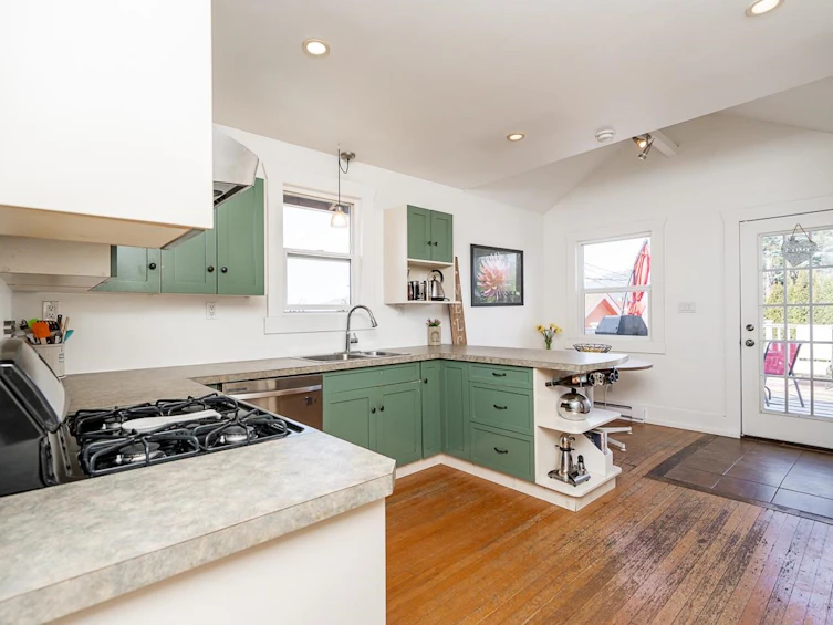 3415 Dundas Street, Vancouver, BC, V5K 1R9 - 6