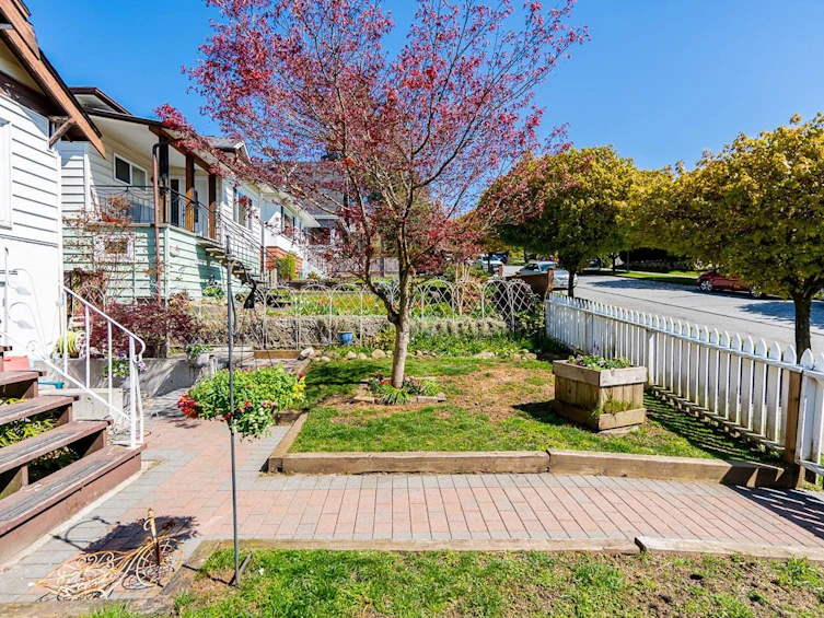 3415 Dundas Street, Vancouver, BC, V5K 1R9 - 35