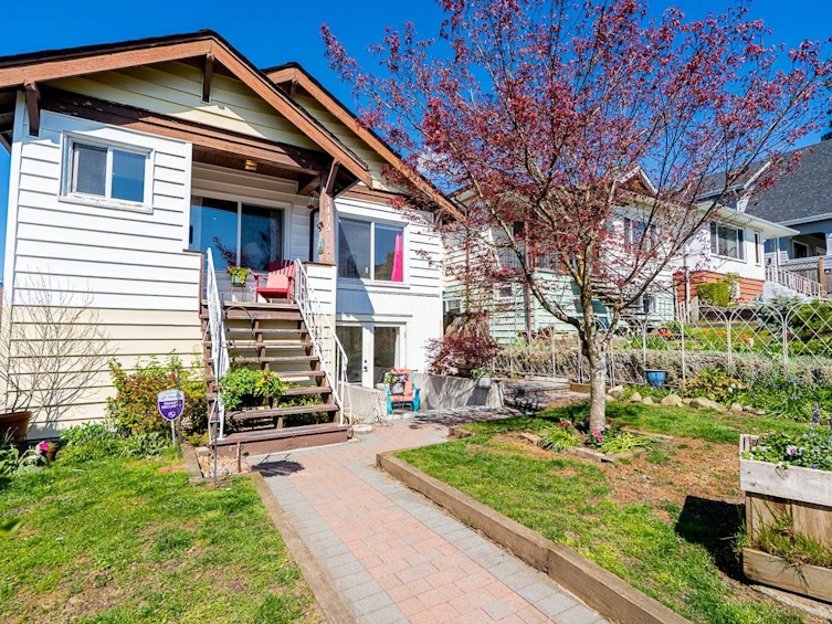 3415 Dundas Street, Vancouver, BC, V5K 1R9 - 34