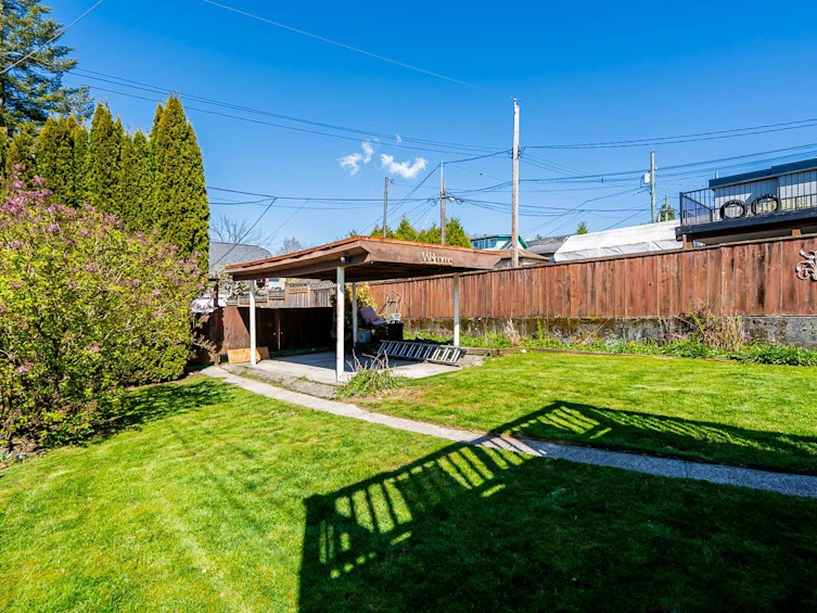 3415 Dundas Street, Vancouver, BC, V5K 1R9 - 32