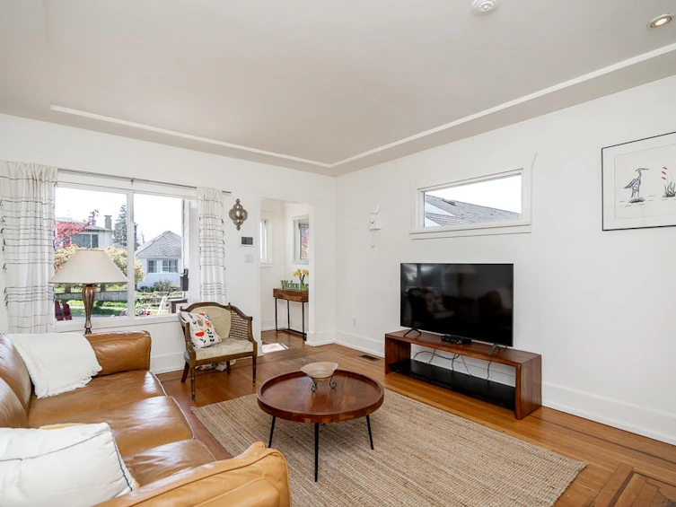 3415 Dundas Street, Vancouver, BC, V5K 1R9 - 4