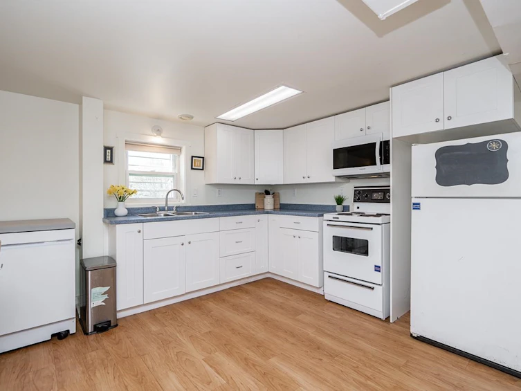 3415 Dundas Street, Vancouver, BC, V5K 1R9 - 25
