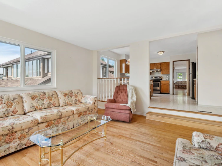722 Foster Avenue, Coquitlam, BC, V3J 7P7 - 5