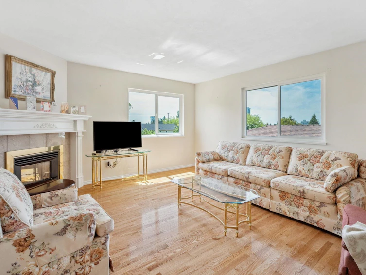 722 Foster Avenue, Coquitlam, BC, V3J 7P7 - 3