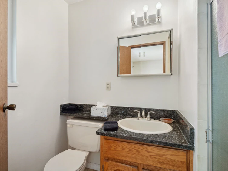 722 Foster Avenue, Coquitlam, BC, V3J 7P7 - 21