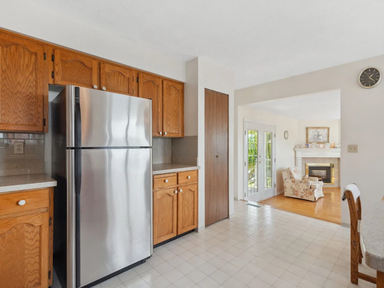 722 Foster Avenue, Coquitlam, BC, V3J 7P7 - 6