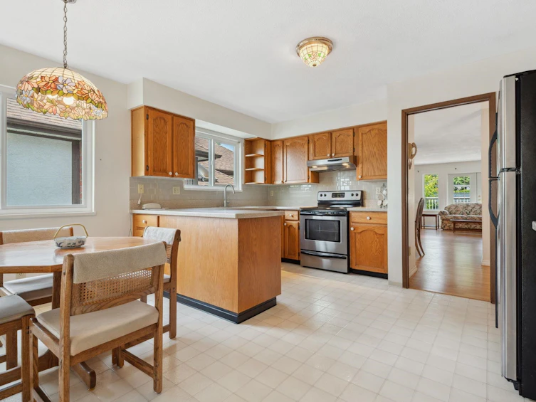 722 Foster Avenue, Coquitlam, BC, V3J 7P7 - 9