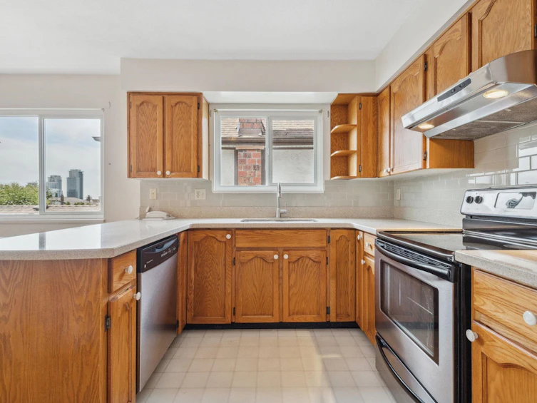 722 Foster Avenue, Coquitlam, BC, V3J 7P7 - 11