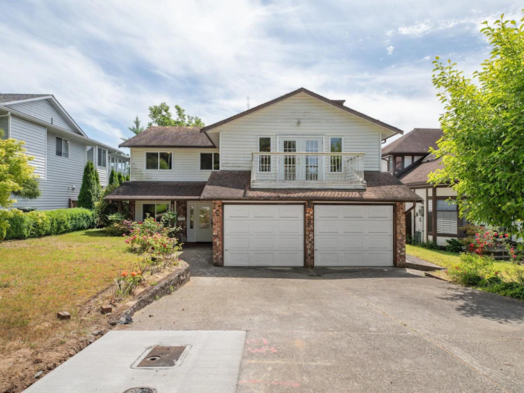 722 Foster Avenue, Coquitlam, BC, V3J 7P7