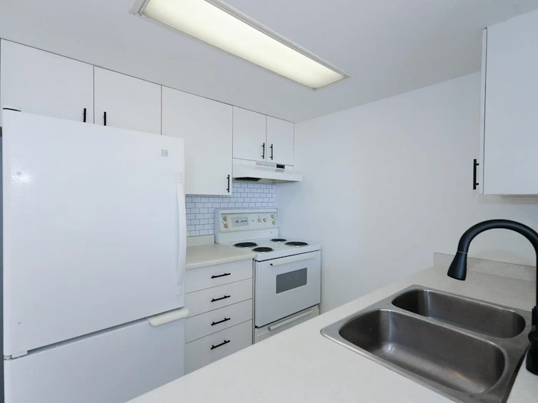 1007-828 Agnes Street, New Westminster, BC, V3M 6R4 - 3