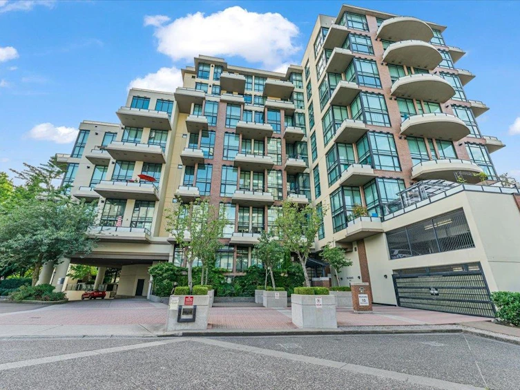 111-10 Renaissance Square, New Westminster, BC, V3M 7B1 - 23
