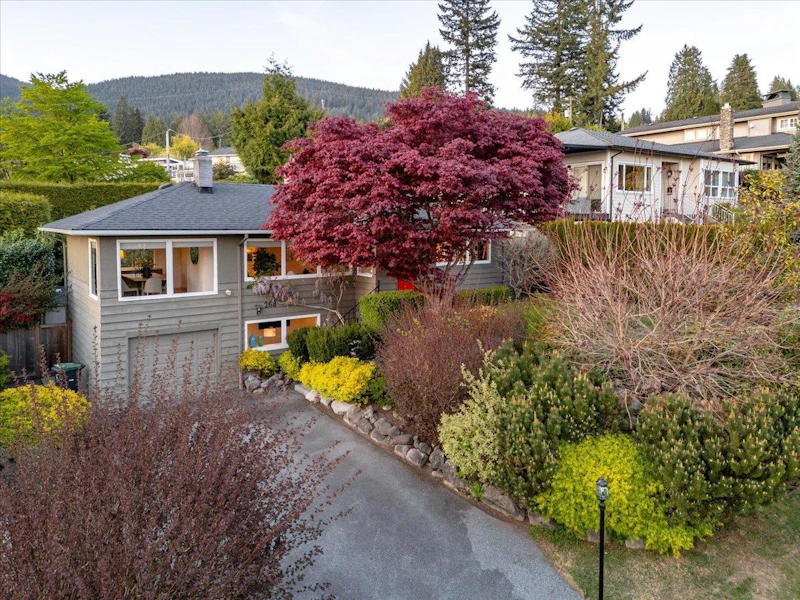 268 Holyrood Road, North Vancouver BC V7N 2R5