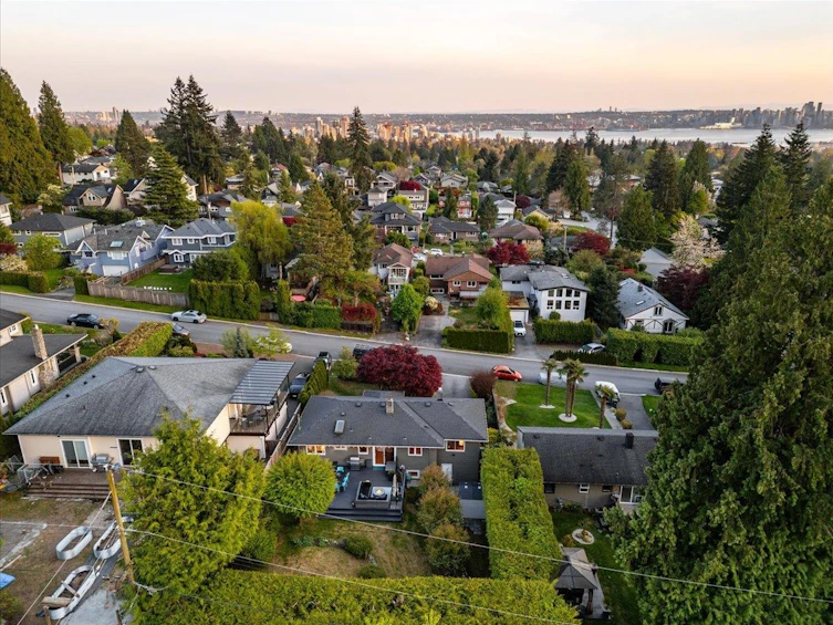 268 Holyrood Road, North Vancouver, BC, V7N 2R5 - 37
