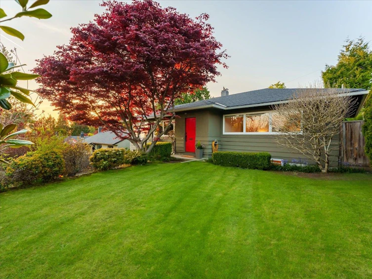 268 Holyrood Road, North Vancouver, BC, V7N 2R5 - 3