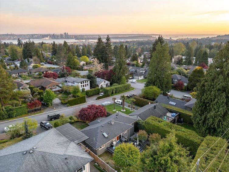 268 Holyrood Road, North Vancouver, BC, V7N 2R5 - 6