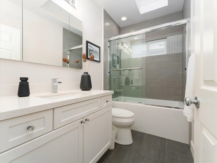 268 Holyrood Road, North Vancouver, BC, V7N 2R5 - 27
