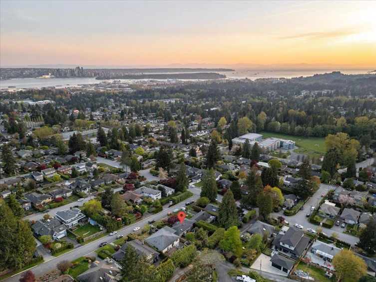 268 Holyrood Road, North Vancouver, BC, V7N 2R5 - 38