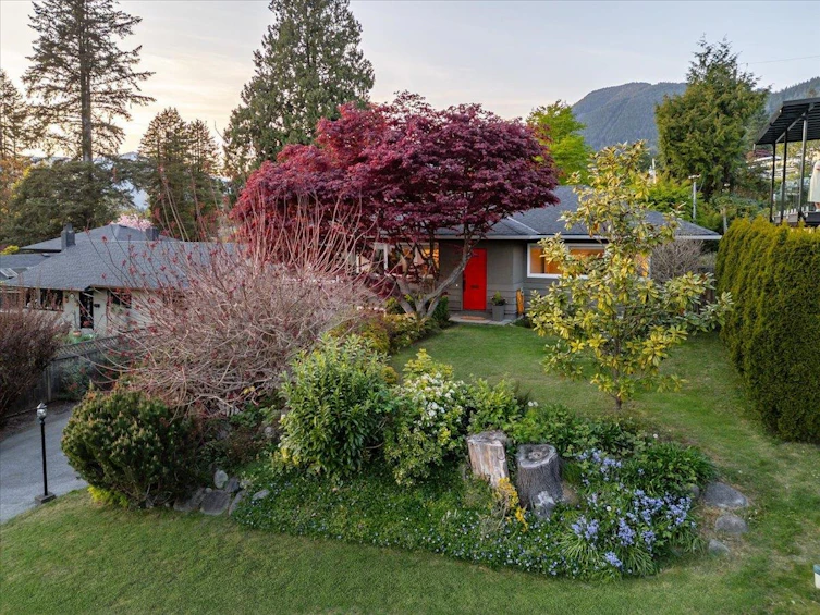 268 Holyrood Road, North Vancouver, BC, V7N 2R5 - 2