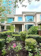 10 6611 Southoaks Crescent