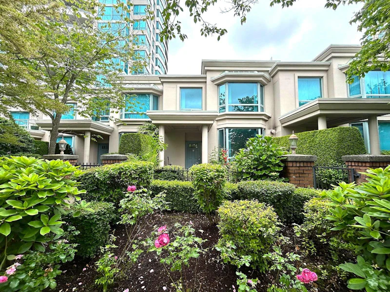 10 - 6611 Southoaks Crescent, Burnaby BC V5E 4L5
