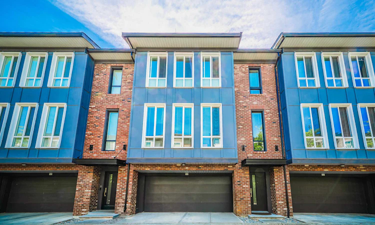 64-15828 27th Avenue
