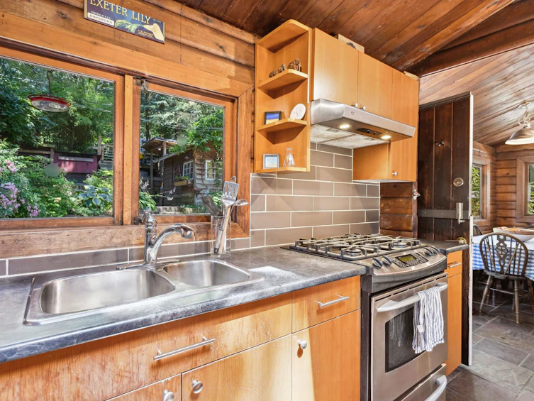 1088 Calverhall Street, North Vancouver, BC, V7L 1Y3 - 7