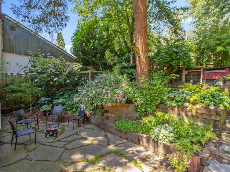 1088 Calverhall Street, North Vancouver, BC, V7L 1Y3 - 25