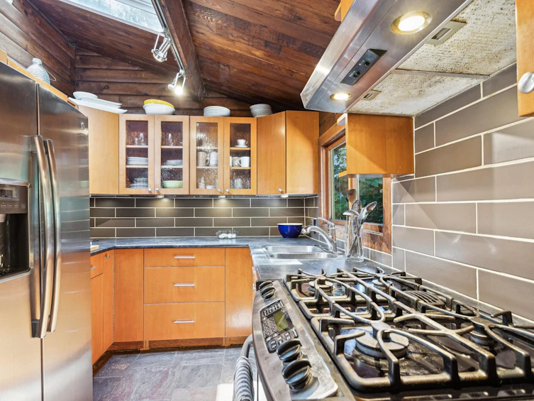 1088 Calverhall Street, North Vancouver, BC, V7L 1Y3 - 8