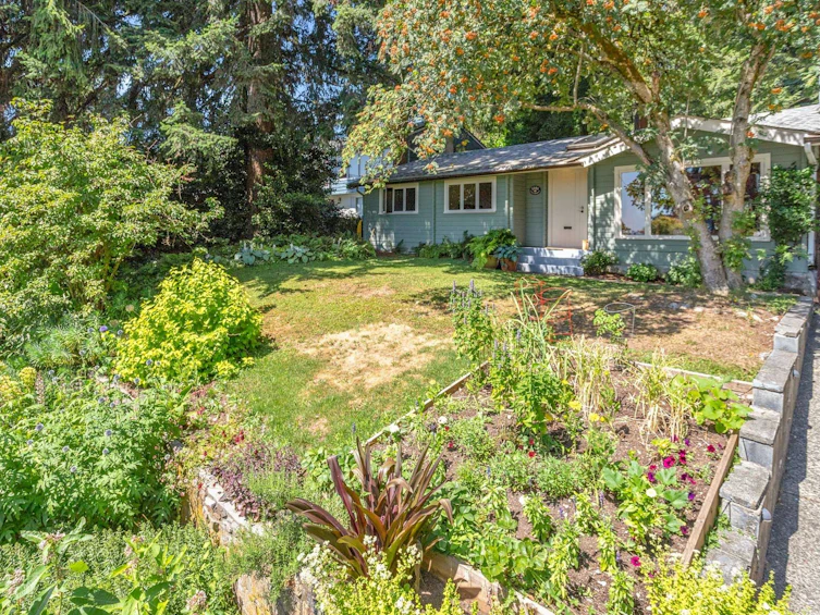 1088 Calverhall Street, North Vancouver, BC, V7L 1Y3 - 9