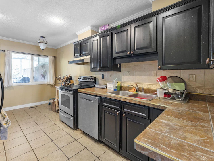 945 Delestre Avenue, Coquitlam, BC, V3K 2G7 - 9