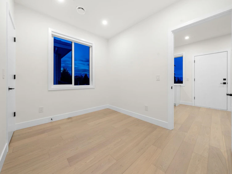 7586 2nd Street, Burnaby, BC, V3N 3R6 - 23