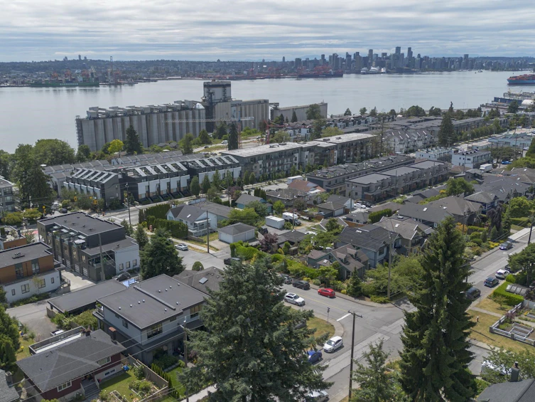 658 E 3rd Street, North Vancouver, BC, V7L 1G7 - 3