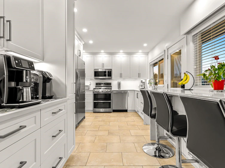 7312 Broadway, Burnaby, BC, V5A 1S2 - 15