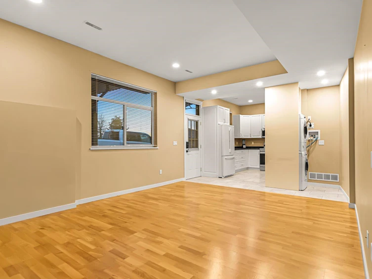 7312 Broadway, Burnaby, BC, V5A 1S2 - 32