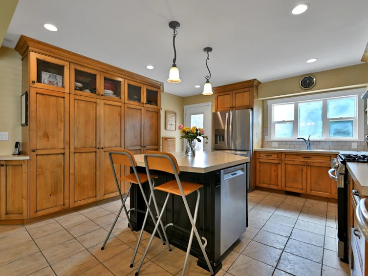 10906 80 Avenue, Delta, BC, V4C 1W3 - 10