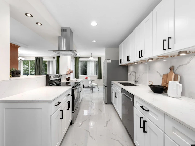 107-8600 Lansdowne Road, Richmond, BC, V6X 3L6 - 4