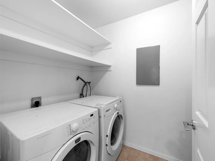 107-8600 Lansdowne Road, Richmond, BC, V6X 3L6 - 13