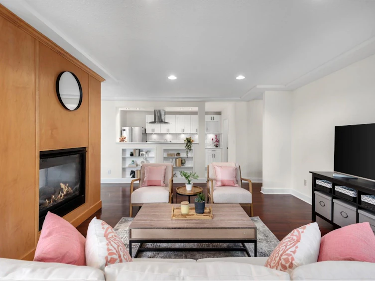 107-8600 Lansdowne Road, Richmond, BC, V6X 3L6 - 8