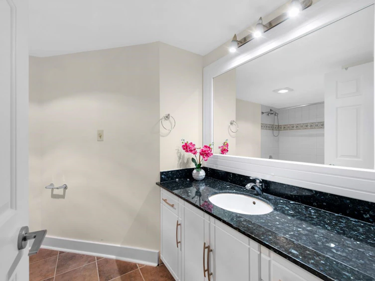 107-8600 Lansdowne Road, Richmond, BC, V6X 3L6 - 18