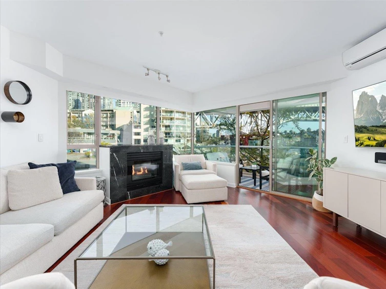 302-1600 Hornby Street, Vancouver, BC, V6Z 2S4 - 2