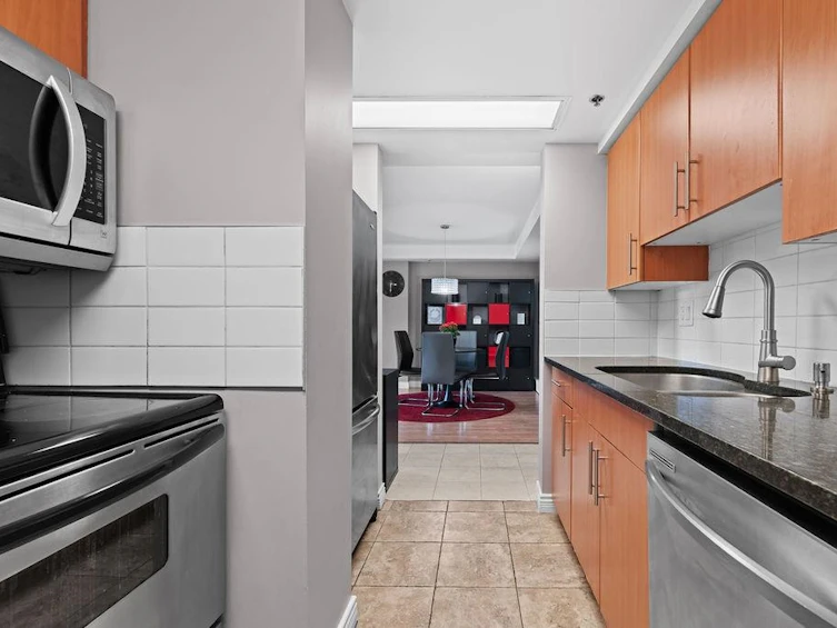 205-212 Davie Street, Vancouver, BC, V6B 5Z4 - 2