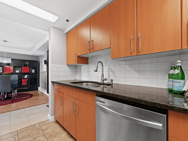 205-212 Davie Street, Vancouver, BC, V6B 5Z4 - 3
