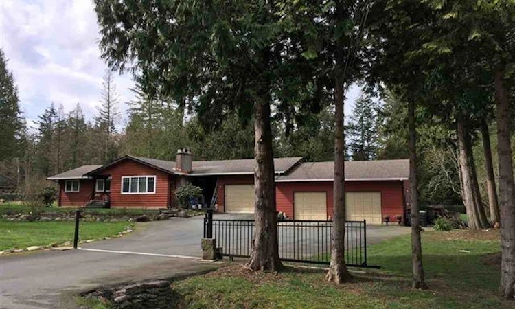 20075 Fernridge Crescent