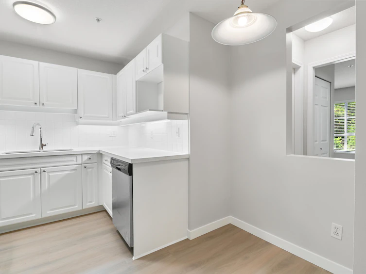 109-15155 22 Avenue, Surrey, BC, V4A 9T4 - 11