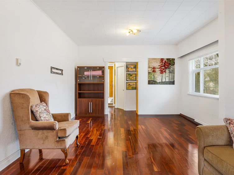 1008 E 22nd Avenue, Vancouver, BC, V5V 1W3 - 4