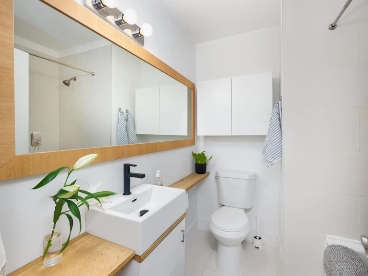 1008 Caledonia Avenue, North Vancouver, BC, V7G 1T3 - 17